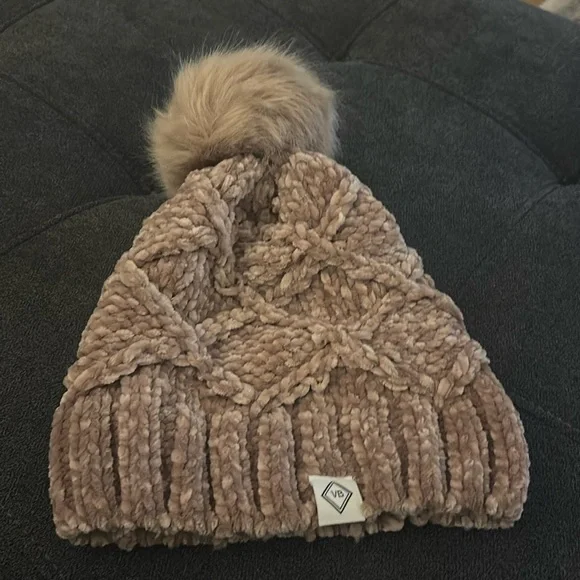 Vera Bradley hat with Pom Pom nwot - Picture 1 of 2